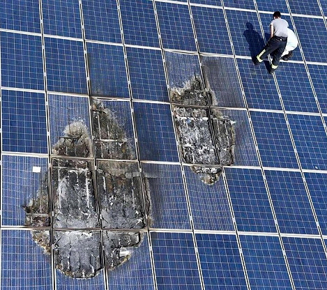 Solar panel fire demage, Source: Screenshot